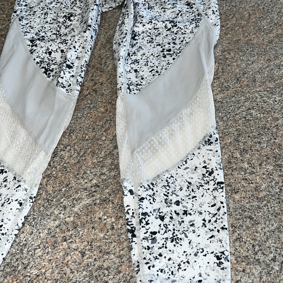 Athleta leggings size medium - Picture 2 of 7